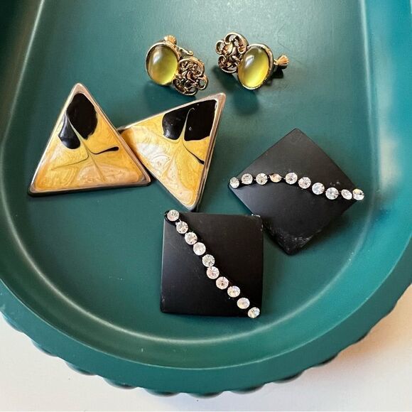 3 PAIRS Vintage Chartreuse Yello Black Clip Earrings Bundled Lot - Picture 1 of 7